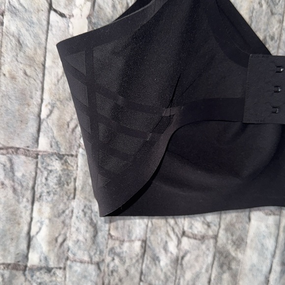 Honeylove Black T-Shirt Bra with Adjustable Straps and Light Padding - Picture 7 of 8